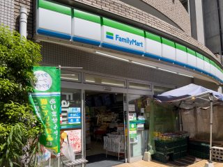 ファミリーマート板橋駅桜通り店　約94m